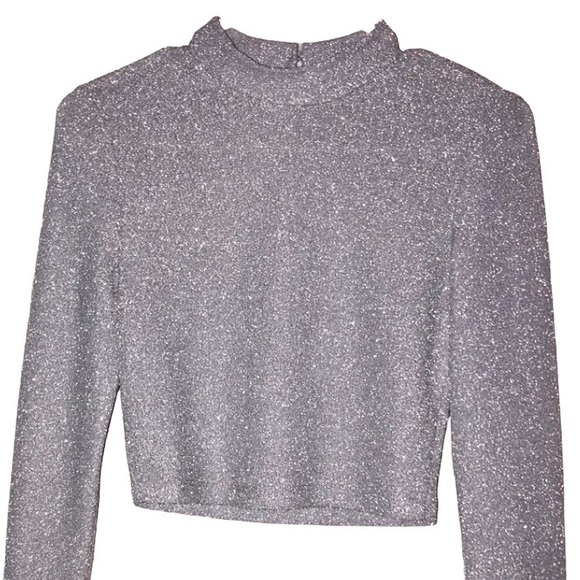 NWT Long Sleeve Mock Neck Cut Out Stretch Crop Top Ice Blue Shimmer - Picture 2 of 10